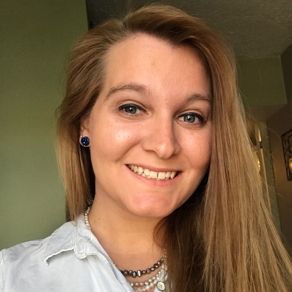 MEET YOUR POSHER - Megan - Picture 4 of 5